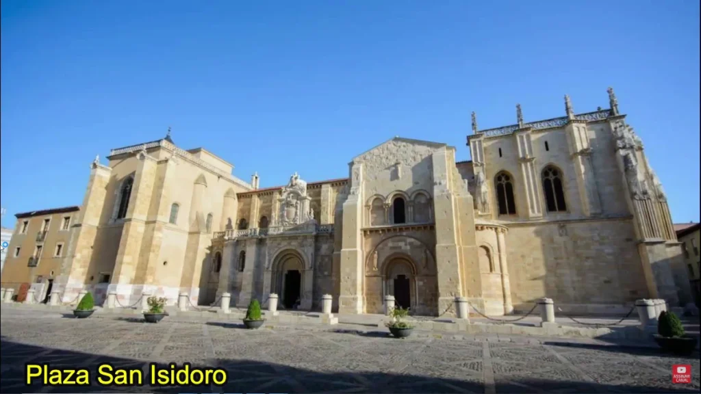 Fachada da Catedral de San Isidoro em León, Espanha.