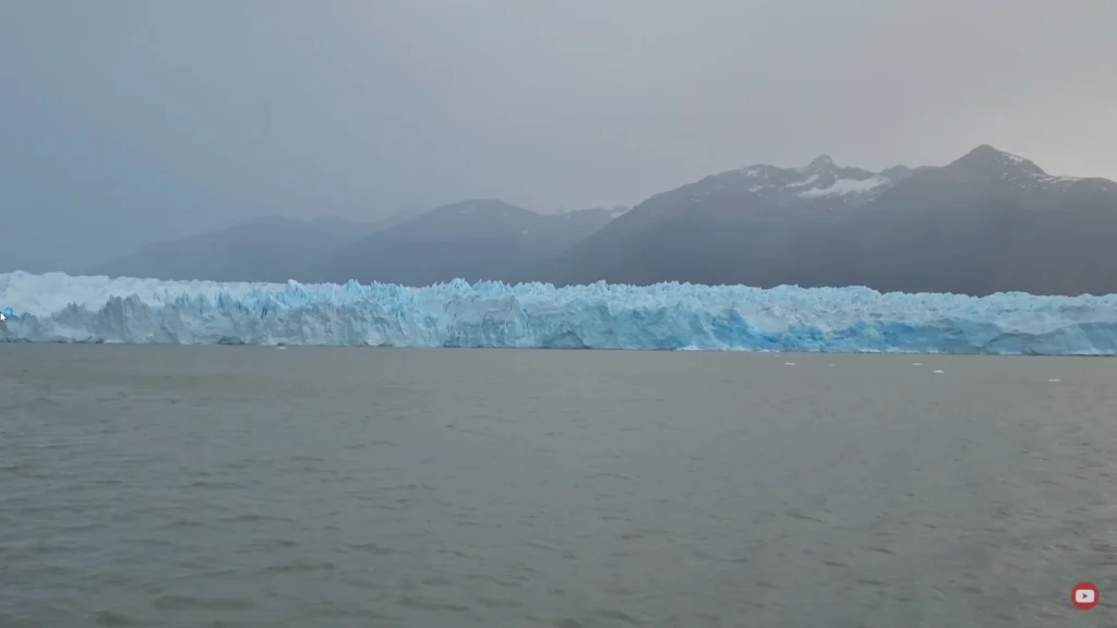Paisagem deslumbrante com iceberg na Patagônia