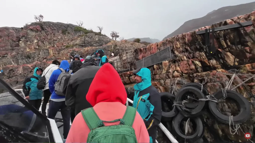 Passageiros embarcando para o cruzeiro na Patagônia