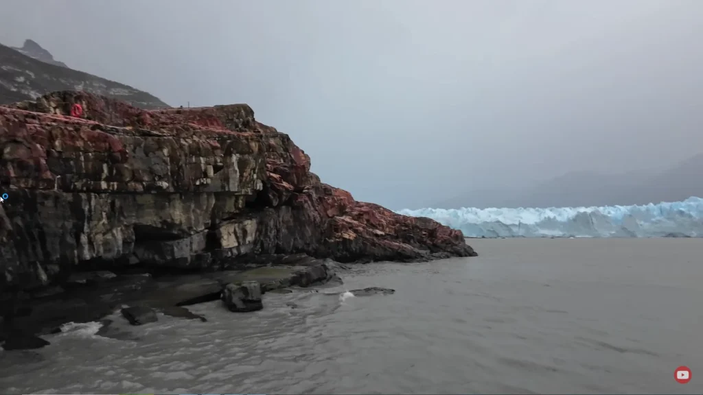Rochedos e geleira na Patagônia, uma paisagem imponente