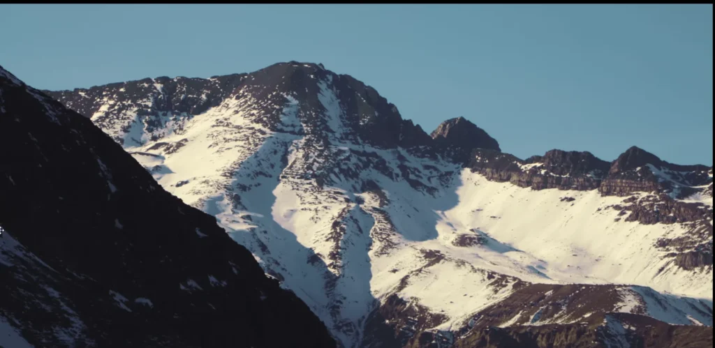 Pico dos Andes iluminado pelo sol em junho