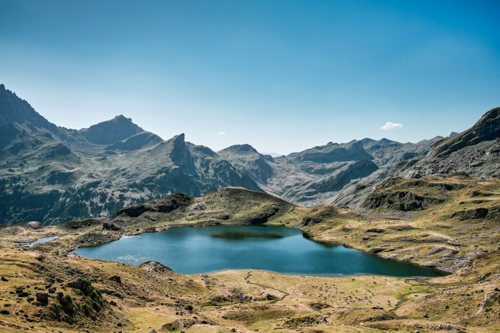 A scenic lake lies amidst rugged mountains.