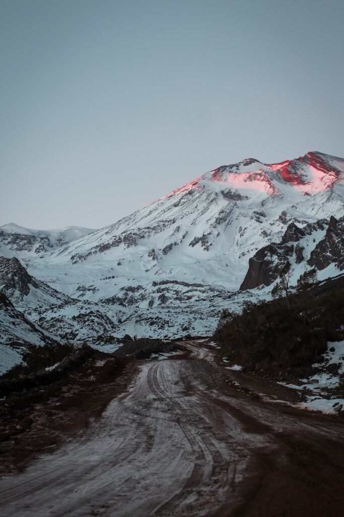 montanha de neve branca