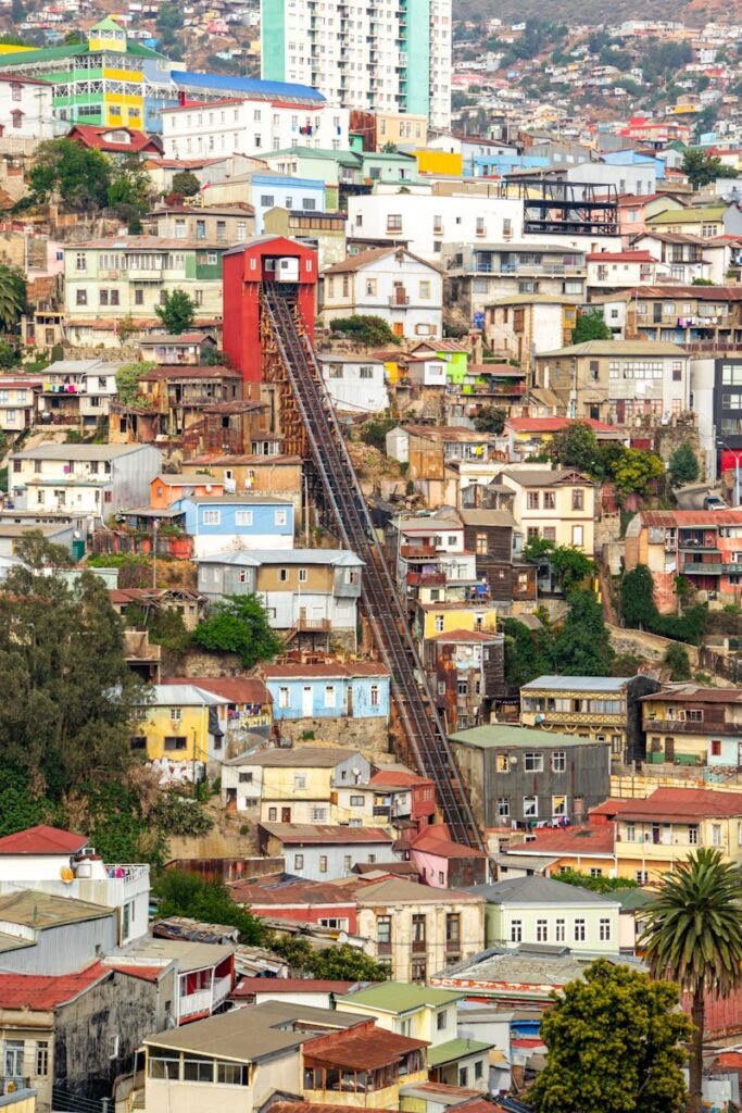 vista aérea de edifícios da cidade durante o dia
