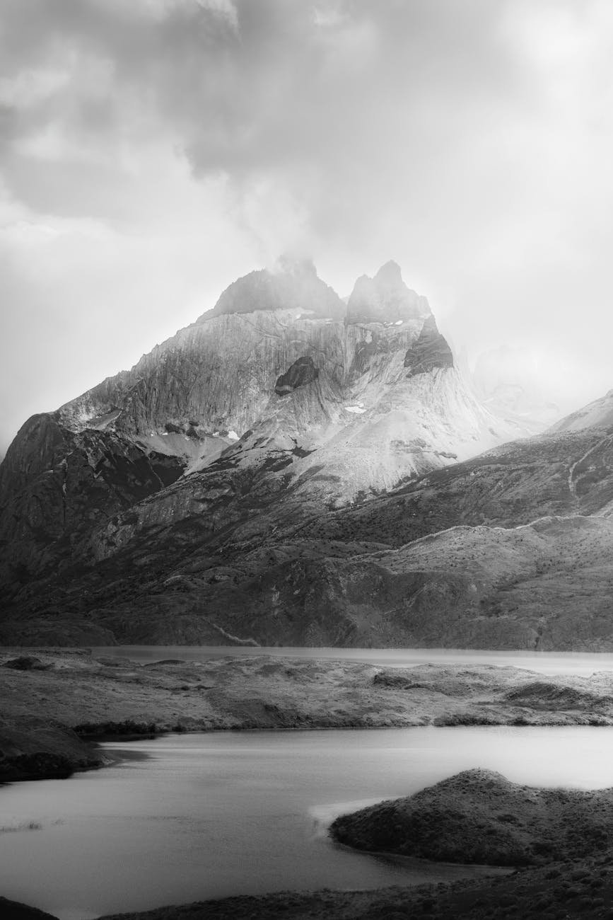 picos de montanhas rochosas