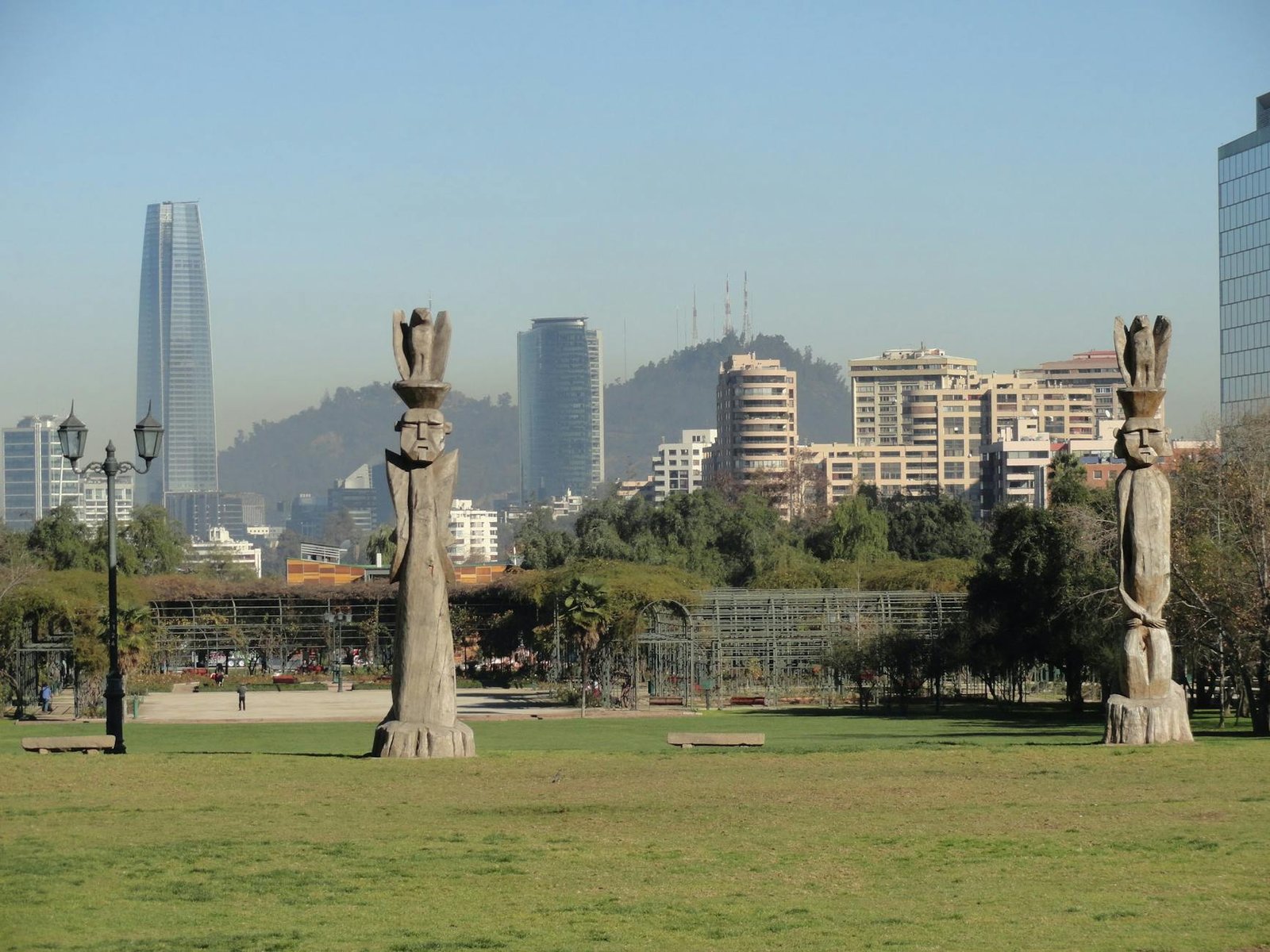 vista do horizonte da praça ao ar livre em Santiago