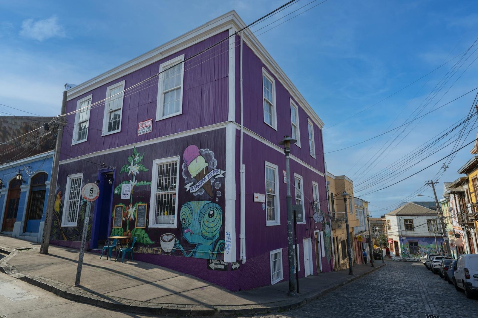 vibrante edifício de arte de rua em Valparaíso, Chile