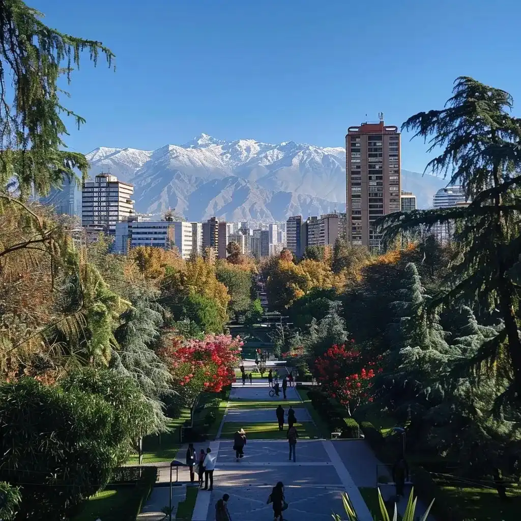 uma vista vibrante de santiago em dezembro, com céus azuis claros e montanhas dos andes ao fundo, em um parque urbano repleto de árvores verdes e um ambiente festivo que captura a essência do verão no chile, sem a presença de pessoas.