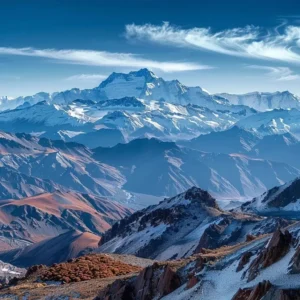 uma visão impressionante de valle nevado em novembro, capturando os cumes nevados dos andes sob um céu azul límpido, com áreas de neve derretendo nos encostas rochosas, transmitindo a serenidade do fim do inverno em um ambiente montanhoso remoto e autêntico.