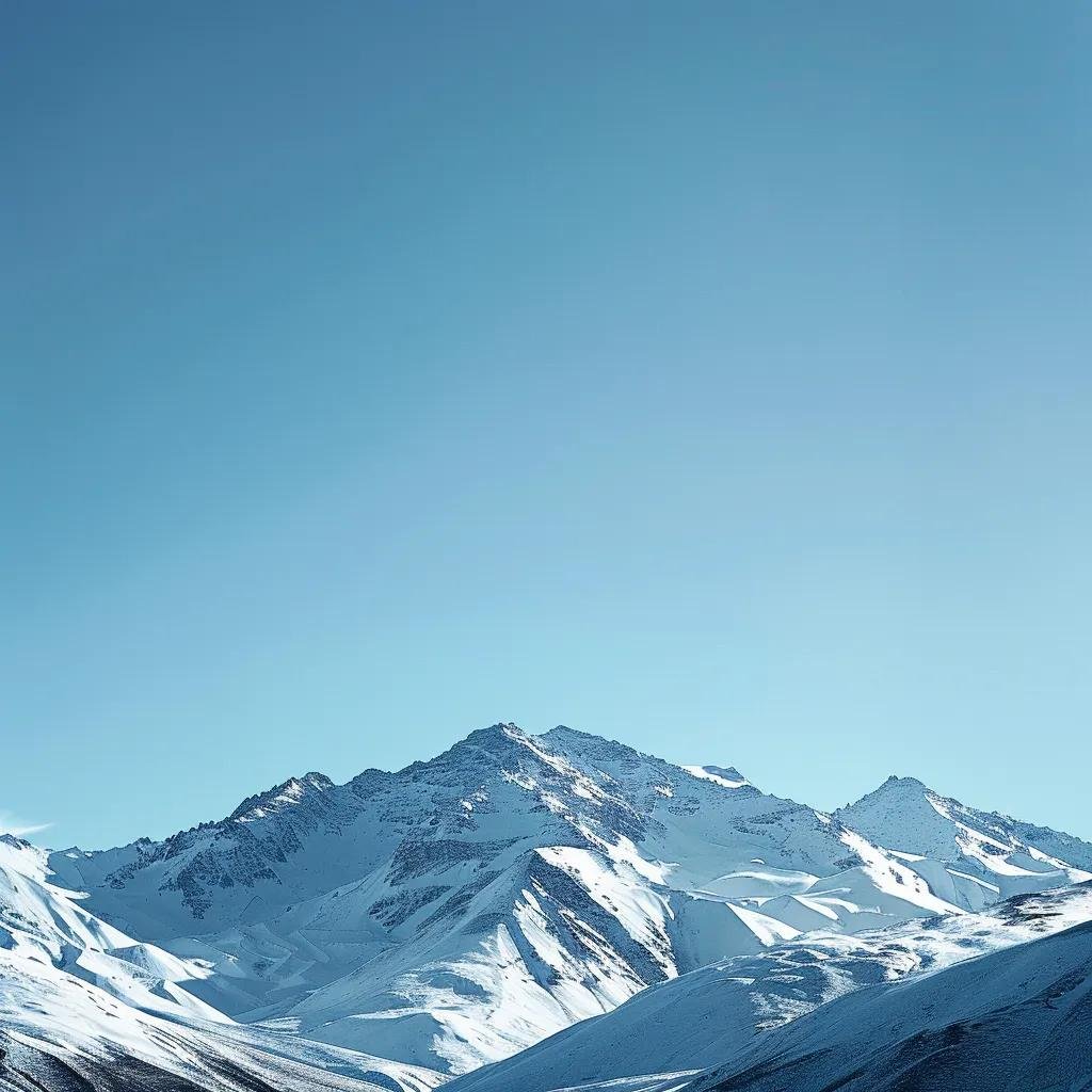 uma vista impressionante das majestosas montanhas dos andes no chile, cobertas por uma camada espessa de neve brilhante sob um céu azul claro, transmitindo a pureza e a beleza isolada do inverno chileno.