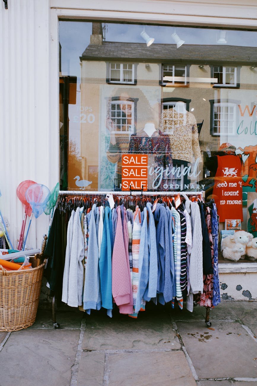 liquidação de roupas para atividades ao ar livre com clima vintage