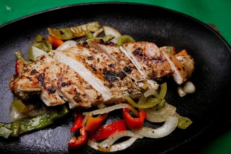 fajita de frango grelhado com pimentões coloridos