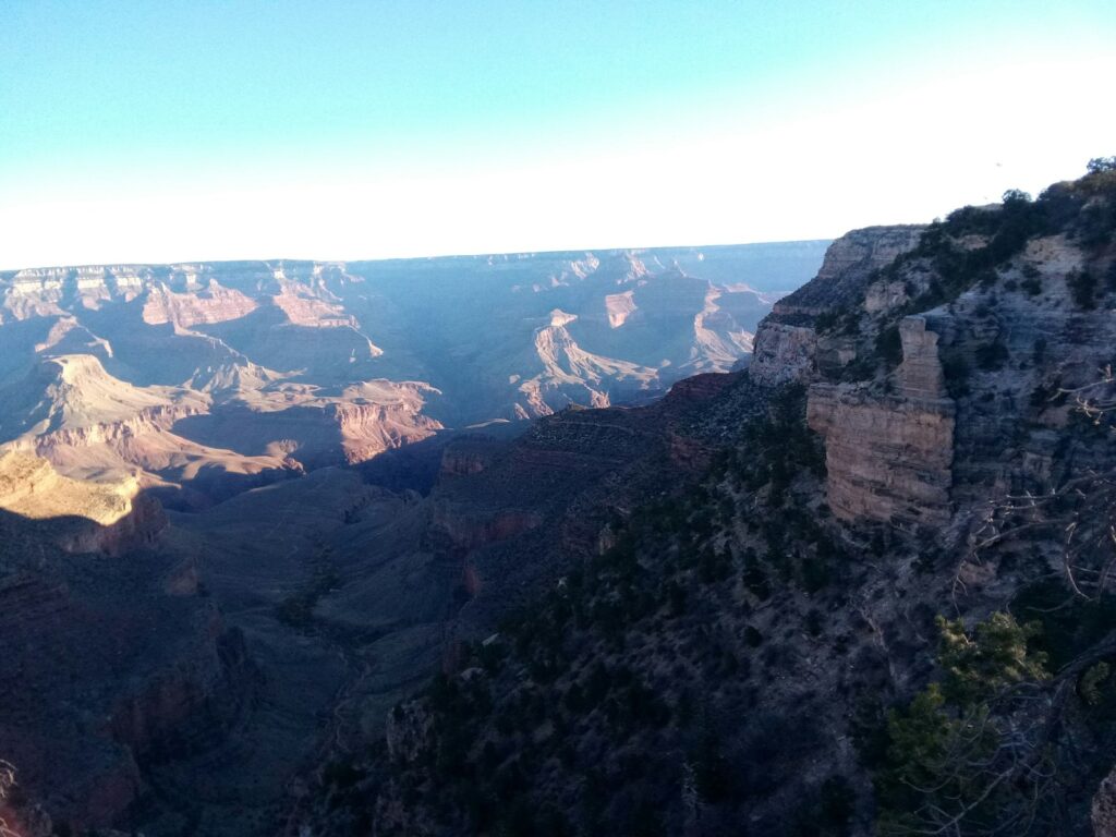pessoas no topo da montanha durante o dia