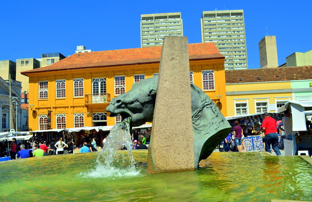 Escultura fonte mercado histórico