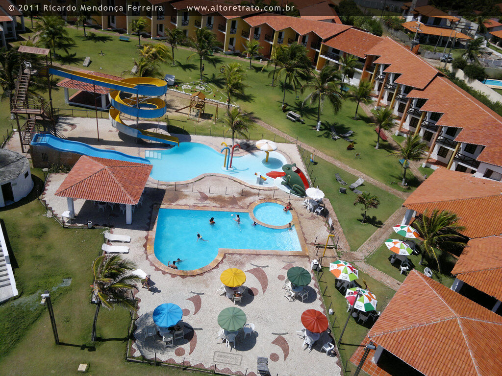 Resort com piscinas e toboáguas