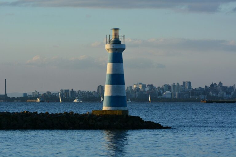 Farol listrado azul branco
