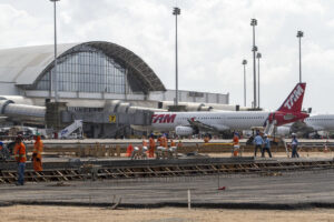 Obras aeroporto, avião TAM