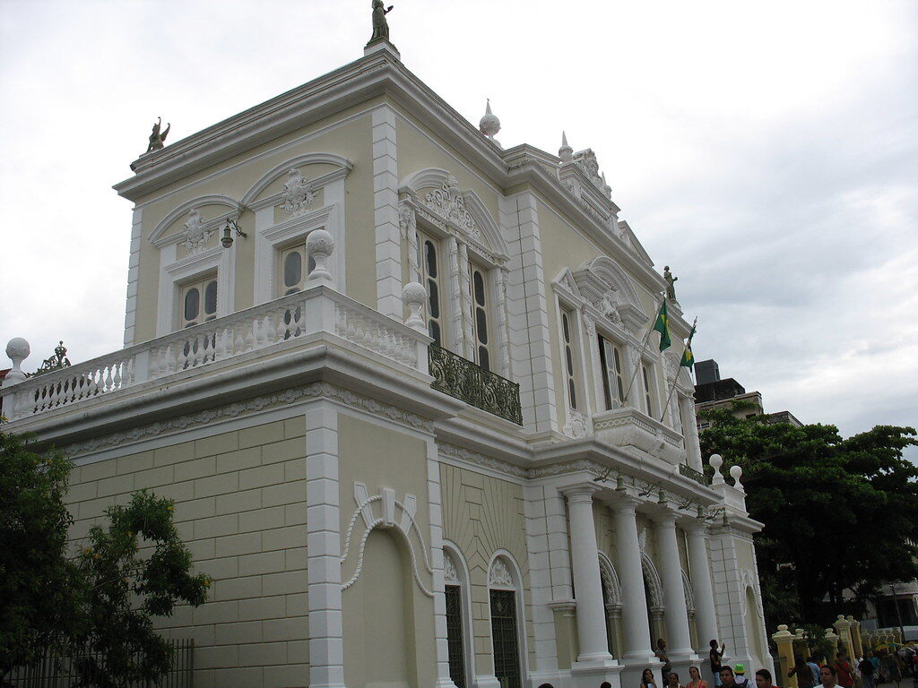 Palácio histórico bandeiras brasileiras