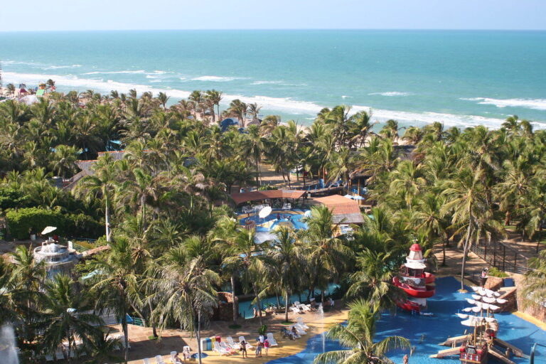 Resort tropical com praia