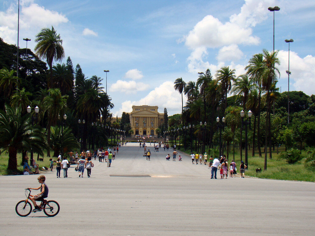 Museu Ipiranga, pessoas, palmeiras