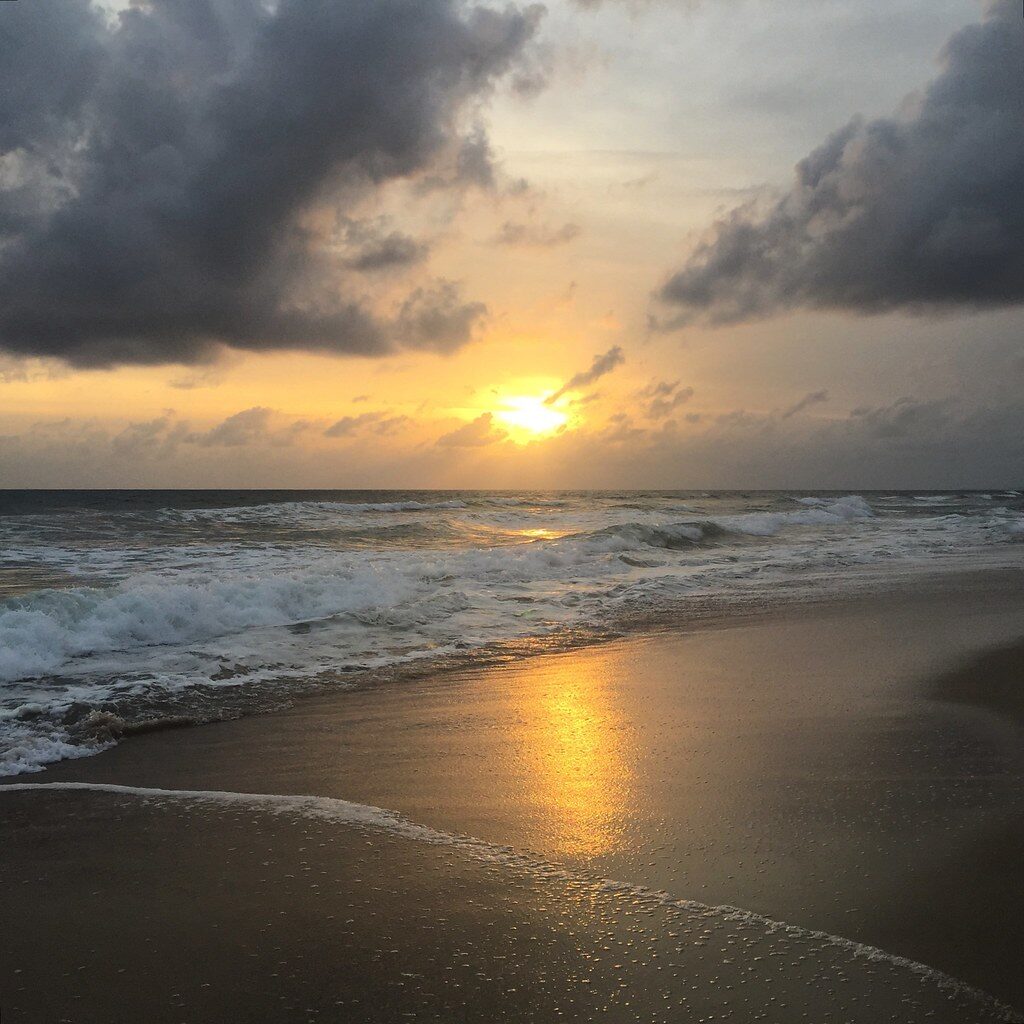 Pôr do sol dramático na praia