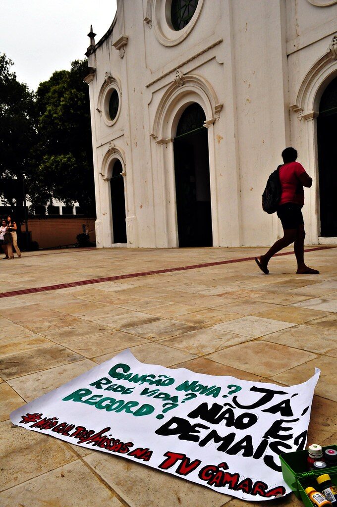 Protesto religioso frente igreja