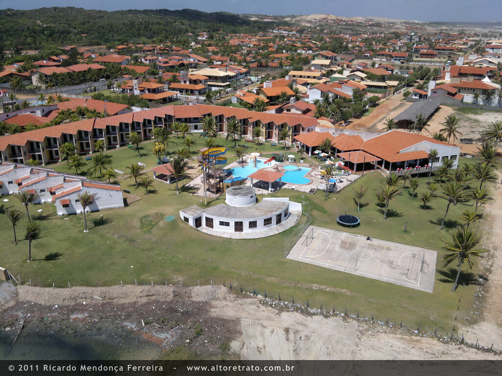 Resort à beira-mar com piscinas